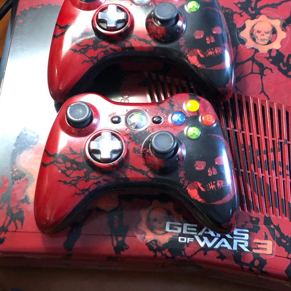 Rare Limited Edition Xbox 360 - Gears of War 3 Console Bundle